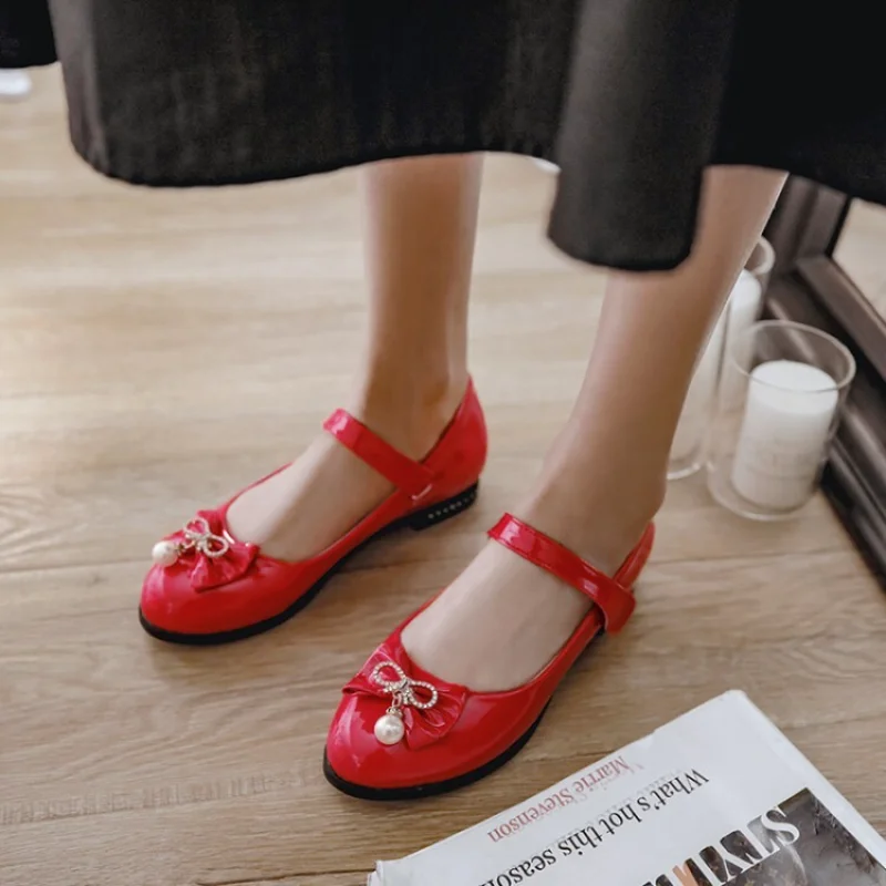 Casual and Comfortable Patent Leather Low-heeled Women's Shoes Sweet Lovely Flat Shoes
Casual and Comfortable Patent Leather Low-heeled Women's Shoes Sweet Lovely Flat Shoes