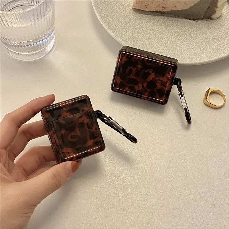 For AirPods 1 2 3 Pro Earphone Case Fashion Personality Dark Brown Background Amber Leopard Print Cover Anti-fall Earphone Shell
For AirPods 1 2 3 Pro Earphone Case Fashion Personality Dark Brown Background Amber Leopard Print Cover Anti-fall Earphone Shell