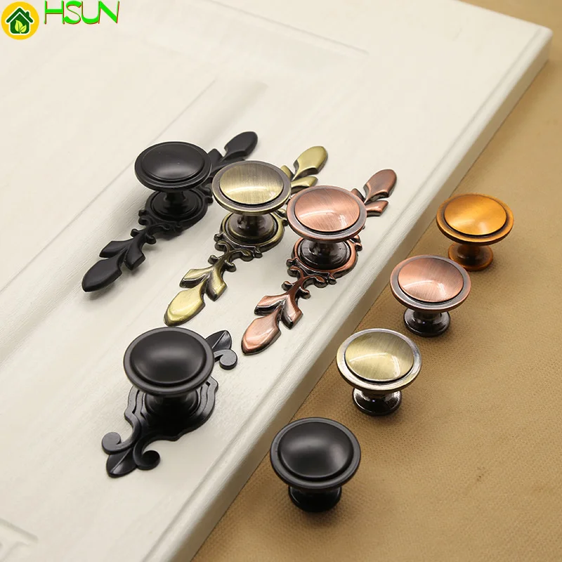 2 pcs Drawer handle single hole Chinese wardrobe European bronze handle American antique cabinet door handle 
2 pcs Drawer handle single hole Chinese wardrobe European bronze handle American antique cabinet door handle