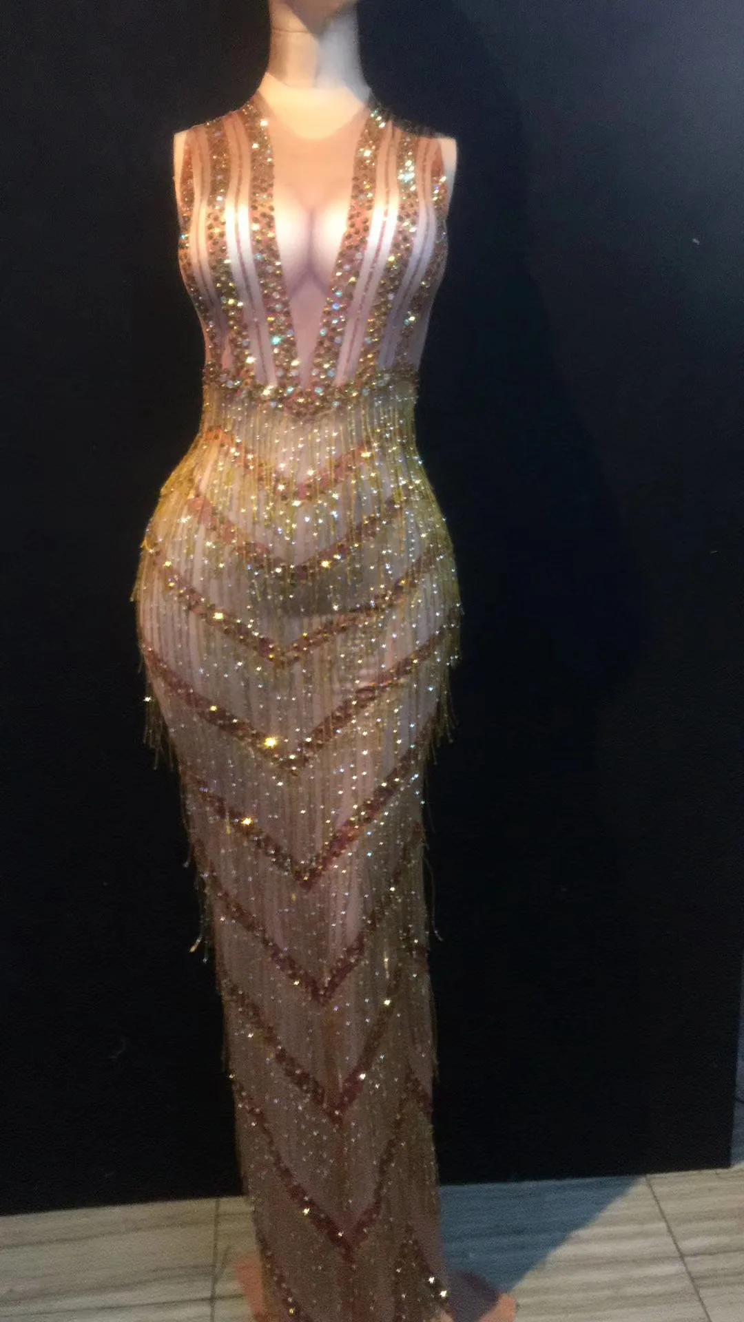 Sleeveless Shining Rhinestones Tassel Sexy Long Dress For Women Evening Banquet Clothing Entertainer Stage Costume Party Wears
Sleeveless Shining Rhinestones Tassel Sexy Long Dress For Women Evening Banquet Clothing Entertainer Stage Costume Party Wears