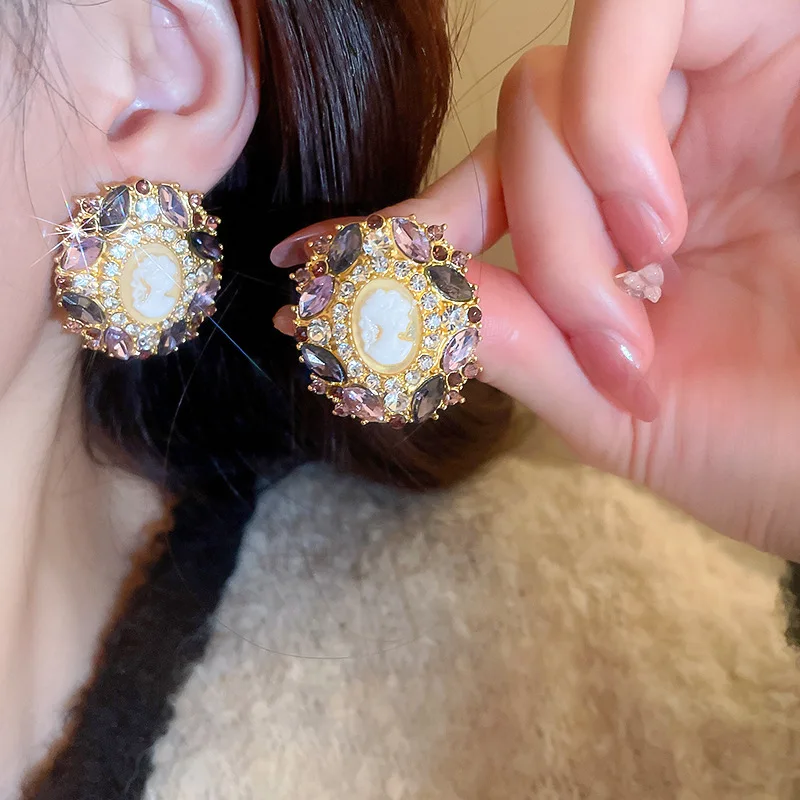 Retro Metal Nuevo En Pendientes Korean Piercing Luxury Earrings for Women Fashion Jewelry Elegant Accesorios Para Mujer Gift
Retro Metal Nuevo En Pendientes Korean Piercing Luxury Earrings for Women Fashion Jewelry Elegant Accesorios Para Mujer Gift