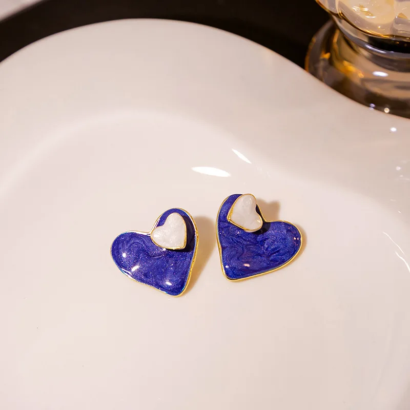 New Silver Needle French Romantic Klein Blue Drop Glaze Halo Dyed Love Ear Studs Earrings
New Silver Needle French Romantic Klein Blue Drop Glaze Halo Dyed Love Ear Studs Earrings