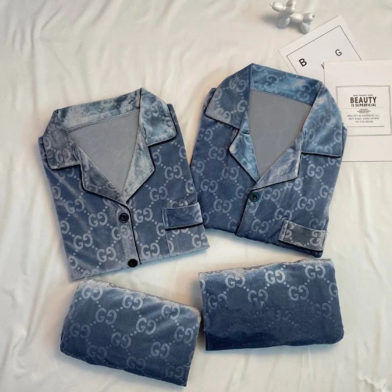 Gold Velvet Pajamas Couple Sleepwear Autumn And Winter Long-sleeved Simple Letters High-end Men's Home Clothes Women's Suits
Gold Velvet Pajamas Couple Sleepwear Autumn And Winter Long-sleeved Simple Letters High-end Men's Home Clothes Women's Suits