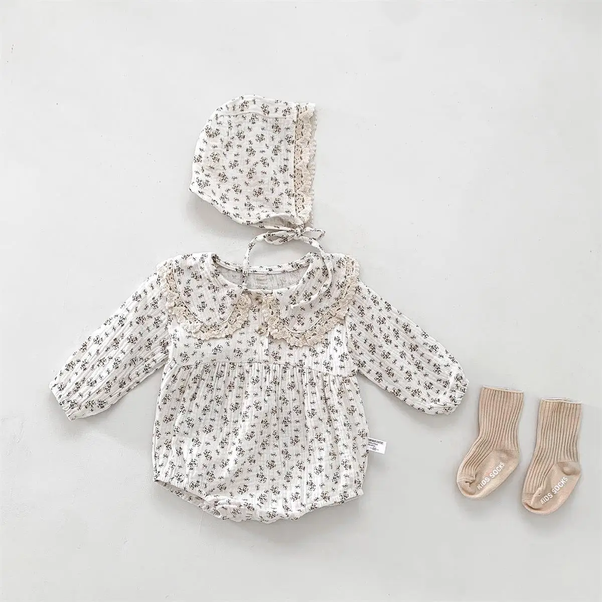 Spring and Autumn Children's Clothing Floral Doll Collar Romper Baby Western Lace Edge Siamese Jumpsuit to Send Hat
Spring and Autumn Children's Clothing Floral Doll Collar Romper Baby Western Lace Edge Siamese Jumpsuit to Send Hat
