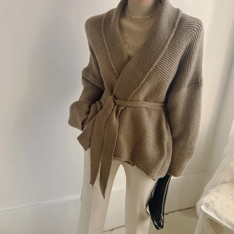 Новый высококачественный свободный свитер с V-образным вырезом и поясом 
Новый высококачественный свободный свитер с V-образным вырезом и поясом