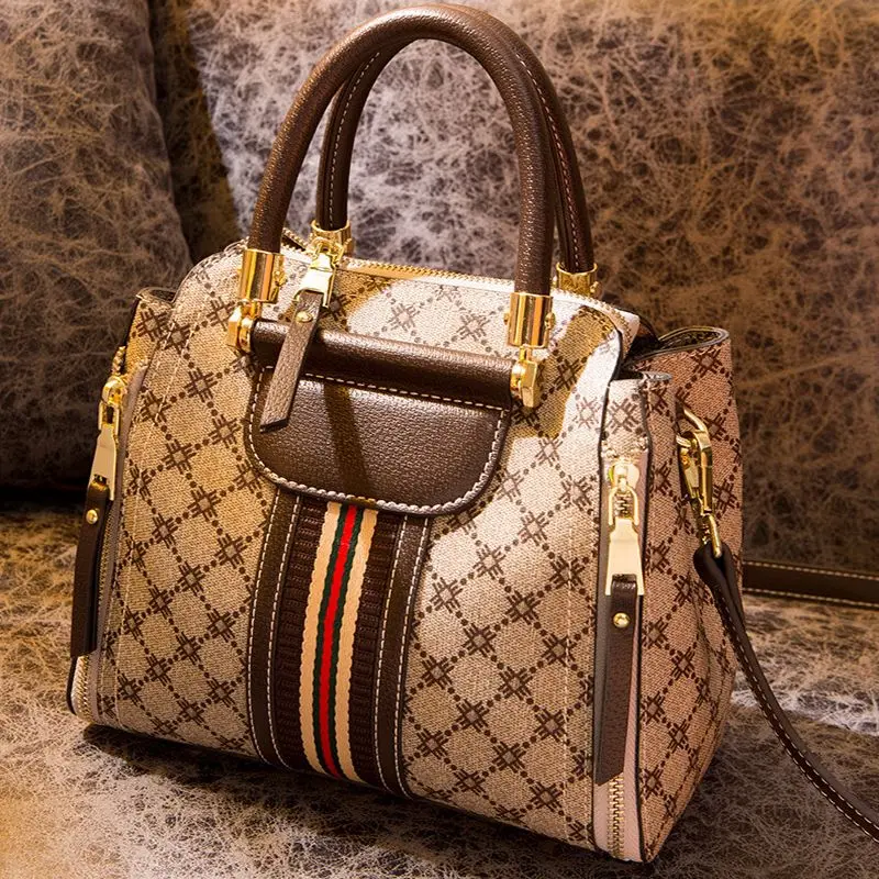 High-quality Women's Bags Fashion All-match Trend High-end French Niche Brand Shoulder Messenger Bag Handbag Small Square Bag 
High-quality Women's Bags Fashion All-match Trend High-end French Niche Brand Shoulder Messenger Bag Handbag Small Square Bag