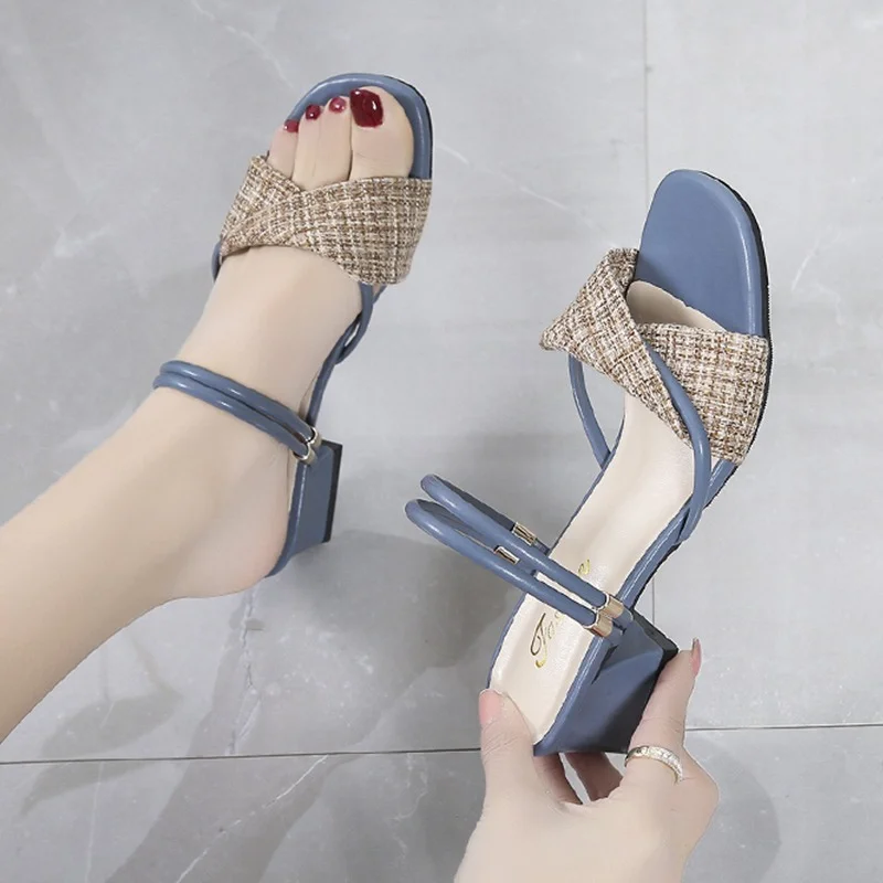 Sandals Women Summer New Fashion Women's Sandals 2022 Platform Rubber Flip Flops Square Slippers Shoes Soft
Sandals Women Summer New Fashion Women's Sandals 2022 Platform Rubber Flip Flops Square Slippers Shoes Soft