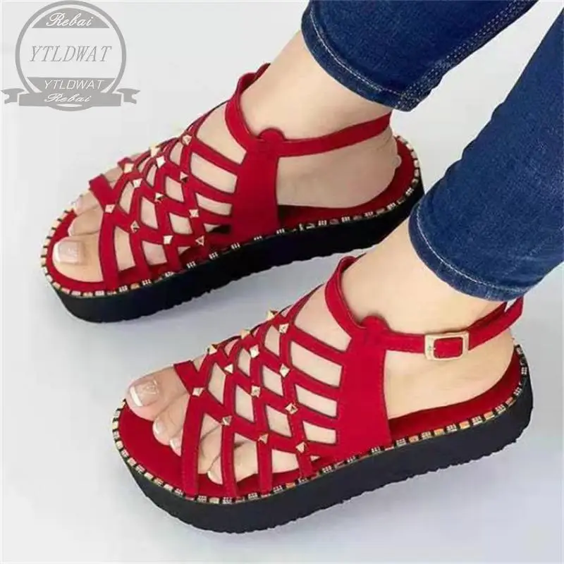Large Size Sandals Women 2022 NEW Summer New Thick Bottom Platform Peep Toe Rivets Round Head Fashion Buckle Zapatos De Mujer
Large Size Sandals Women 2022 NEW Summer New Thick Bottom Platform Peep Toe Rivets Round Head Fashion Buckle Zapatos De Mujer