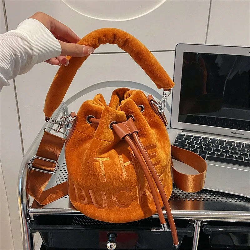 Trendy Brand Designer Bucket Shoulder Crossbody Bags Women Handbags and Purse 2023 New Lady's Messenger Bags High Quality
Trendy Brand Designer Bucket Shoulder Crossbody Bags Women Handbags and Purse 2023 New Lady's Messenger Bags High Quality