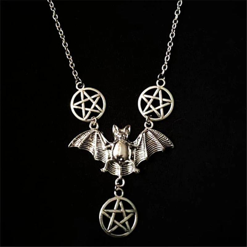1 Pcs Bats Pentagram necklace, Gothic, for Women Witchcraft Pentagram Silver Color Necklace Jewelry collar mujer
1 Pcs Bats Pentagram necklace, Gothic, for Women Witchcraft Pentagram Silver Color Necklace Jewelry collar mujer