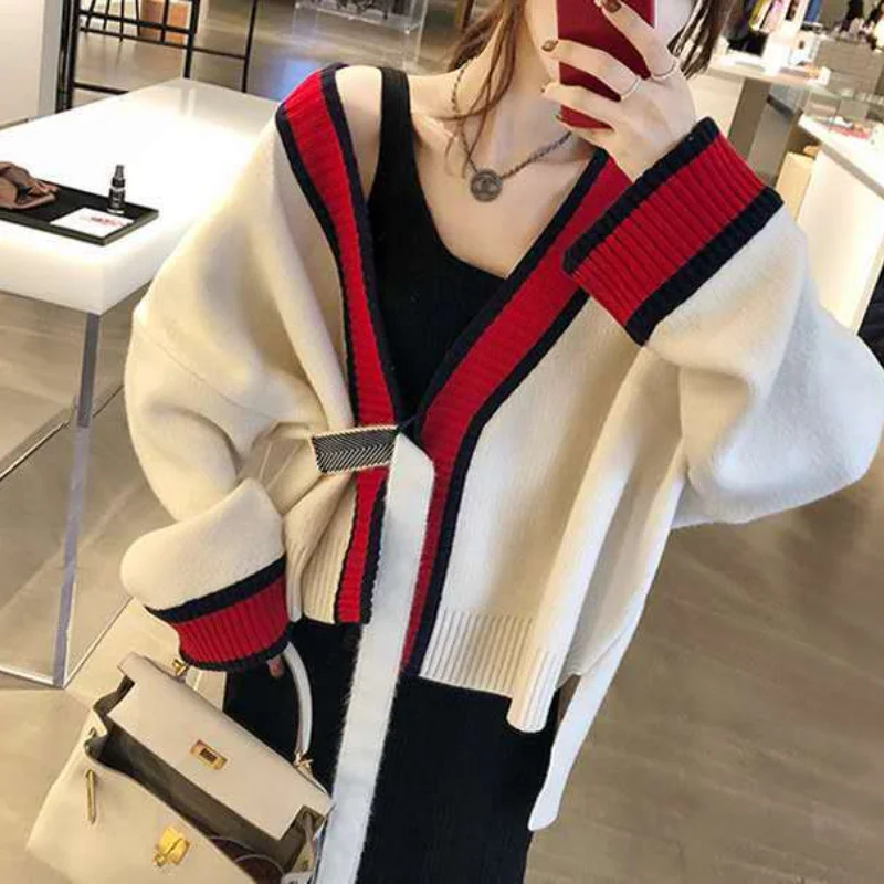 Women Winter New V-neck Knitted Cardigan Fashion Trend Lazy Casual Sweater Contrast Splicing Loose Versatile Long Sleeved Coat
Women Winter New V-neck Knitted Cardigan Fashion Trend Lazy Casual Sweater Contrast Splicing Loose Versatile Long Sleeved Coat