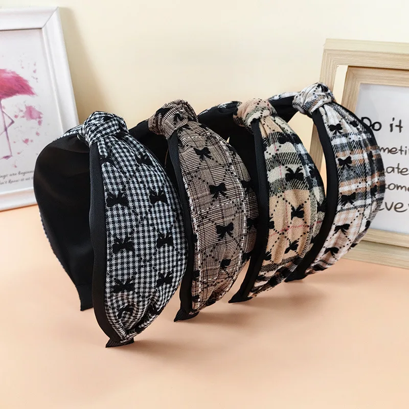 Korean New Temperament Headwear Lattice Knotted Headband High-grade Cloth Flocking Hairband Hair Ornament Female Hair Accessorie
Korean New Temperament Headwear Lattice Knotted Headband High-grade Cloth Flocking Hairband Hair Ornament Female Hair Accessorie