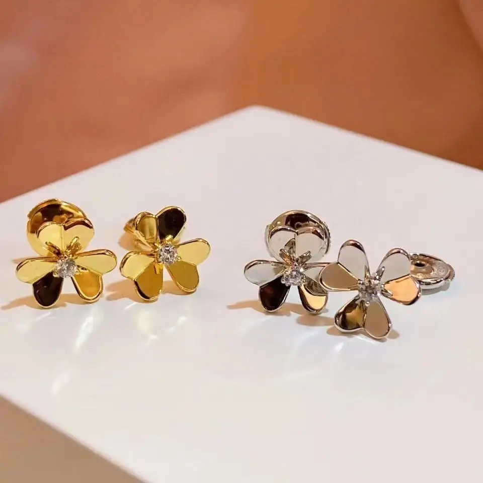 3-leaf clover flower women's sterling silver earrings, luxury jewelry, wedding gifts for family and friends at party banquets. 100% brand
3-leaf clover flower women's sterling silver earrings, luxury jewelry, wedding gifts for family and friends at party banquets. 100% brand