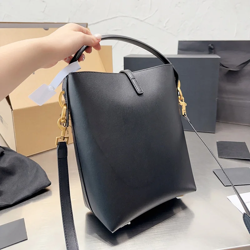 2023 женская сумка из натуральной кожи, женская новая роскошная Высококачественная сумка-мешок, женская модная повседневная сумка через плечо
2023 женская сумка из натуральной кожи, женская новая роскошная Высококачественная сумка-мешок, женская модная повседневная сумка через плечо