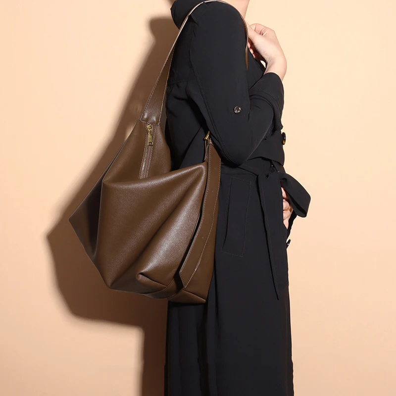 2022 Harajuku Cowhide Tote Bag Fashion Designer Soft Leather Women Shoulder Crossbody Bag Large Capacity Commuter Bag Women y2k
2022 Harajuku Cowhide Tote Bag Fashion Designer Soft Leather Women Shoulder Crossbody Bag Large Capacity Commuter Bag Women y2k