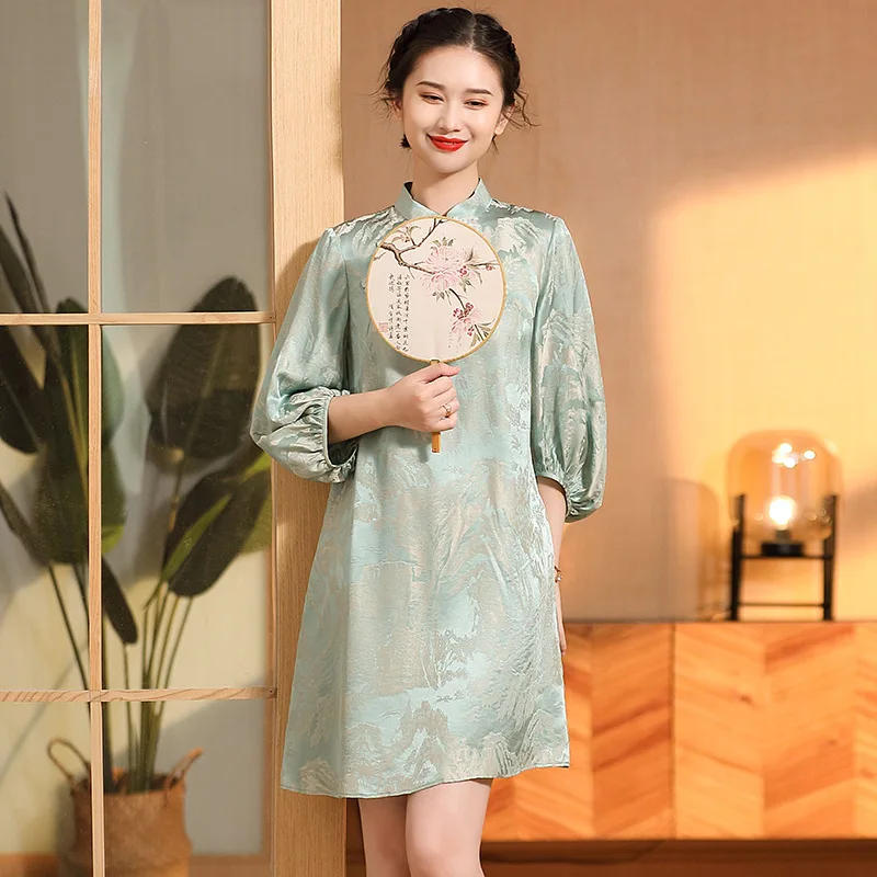 Blue silk satin lantern sleeve cheongsam loose dress improved medium cheongsam 2023 summer high-grade women's wear chinese dress
Blue silk satin lantern sleeve cheongsam loose dress improved medium cheongsam 2023 summer high-grade women's wear chinese dress