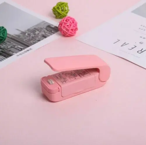 Mini Portable Food Sealer Snack Bag Clip Hot Sealer Candy Blend Color Home Kitchen Store Electric Appliances Tools Small Items
Mini Portable Food Sealer Snack Bag Clip Hot Sealer Candy Blend Color Home Kitchen Store Electric Appliances Tools Small Items
