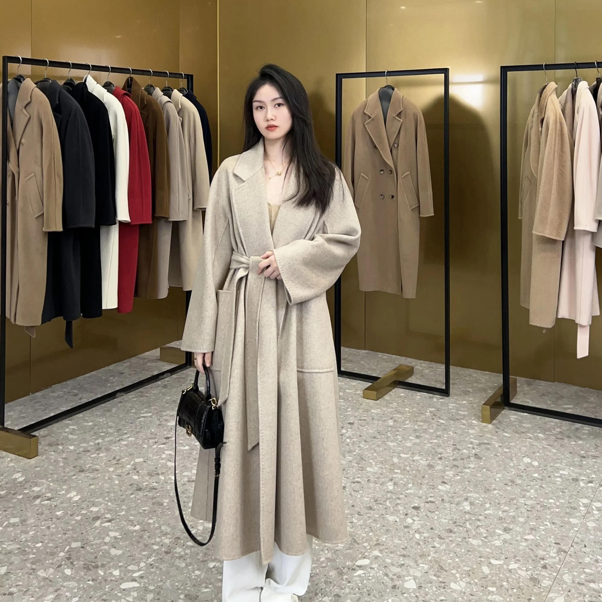 High quality luxury brand Max double-sided cashmere women's high-grade water ripple wool coat
High quality luxury brand Max double-sided cashmere women's high-grade water ripple wool coat
