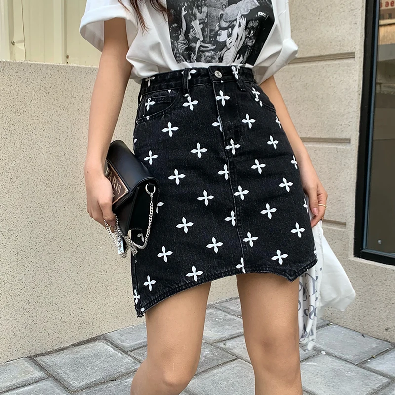 Limiguyue Printed Mini Denim Skirts Women Korean Irregular Hem High Waist Jean Skirt Vintage Spring Summer Y2K Streetwear J119
Limiguyue Printed Mini Denim Skirts Women Korean Irregular Hem High Waist Jean Skirt Vintage Spring Summer Y2K Streetwear J119