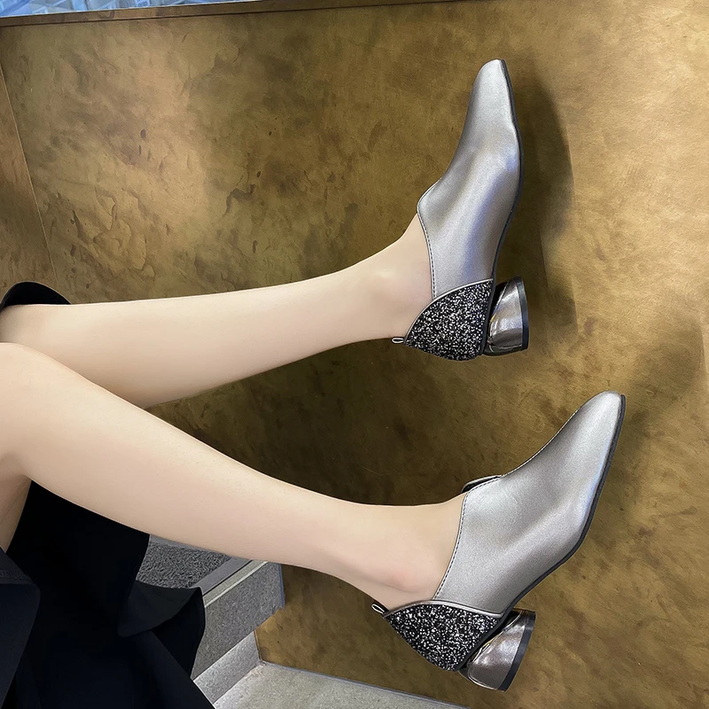 2023 Spring New Office Work Casual Shoes Sandals Soft Pu Leather Thick Heel Sandals Pointed Toe Black And Silver Shoes Women 
2023 Spring New Office Work Casual Shoes Sandals Soft Pu Leather Thick Heel Sandals Pointed Toe Black And Silver Shoes Women