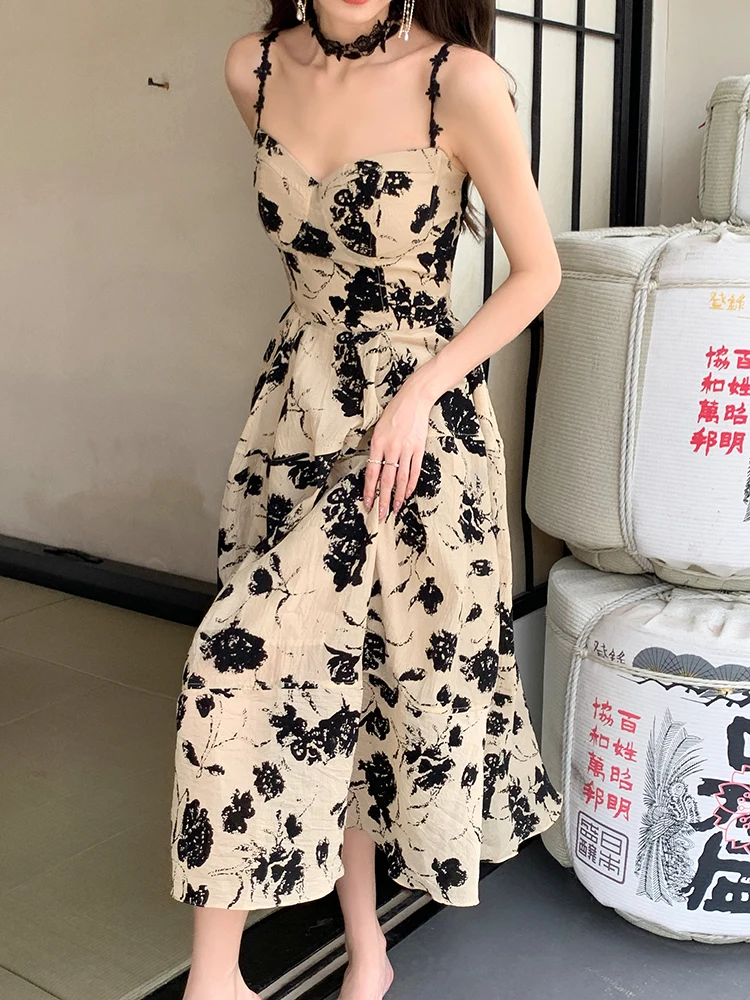 2023 New Summer Women's Fashion Retro Thin Straps Sexy Halter Prom Dresses Elegant Sleeveless Slim Party Female Clothing
2023 New Summer Women's Fashion Retro Thin Straps Sexy Halter Prom Dresses Elegant Sleeveless Slim Party Female Clothing