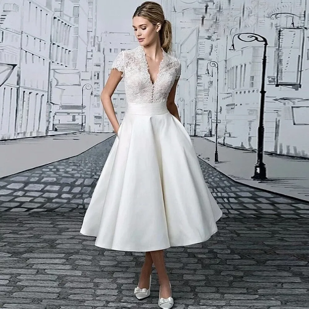 Princess Short Wedding Dresses 2022 Tea-Length Cap Sleeve V-Neck Lace Appliques Button Elegant A-Line Satin Civil Vintage
Princess Short Wedding Dresses 2022 Tea-Length Cap Sleeve V-Neck Lace Appliques Button Elegant A-Line Satin Civil Vintage