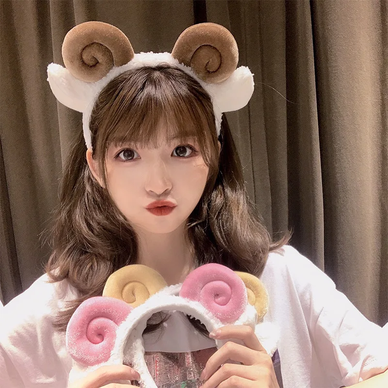 2022 New Cute Cartoon Sheep Horn Lamb Ear Headbands Boy Girl Kawaii Role Play Party Hair Hoop Hair Accessories Animals Headband
2022 New Cute Cartoon Sheep Horn Lamb Ear Headbands Boy Girl Kawaii Role Play Party Hair Hoop Hair Accessories Animals Headband