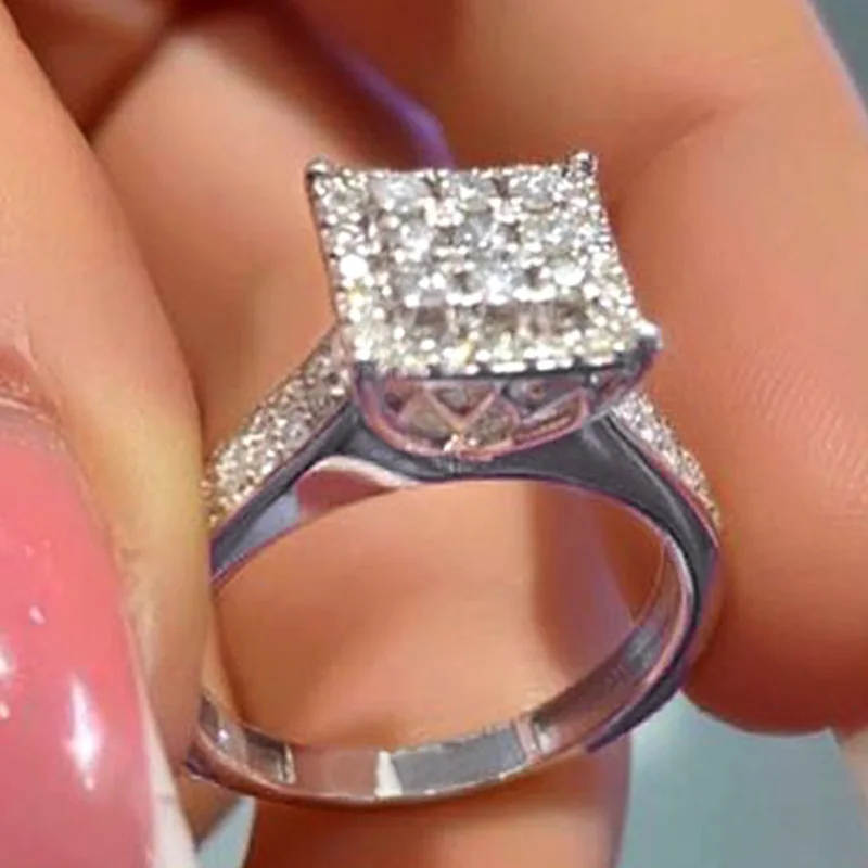 New Simple Square Inlaid Zircon Ring Female Japanese and Korean Personality All-match Trendy Ring High-quality Banquet Jewelry
New Simple Square Inlaid Zircon Ring Female Japanese and Korean Personality All-match Trendy Ring High-quality Banquet Jewelry