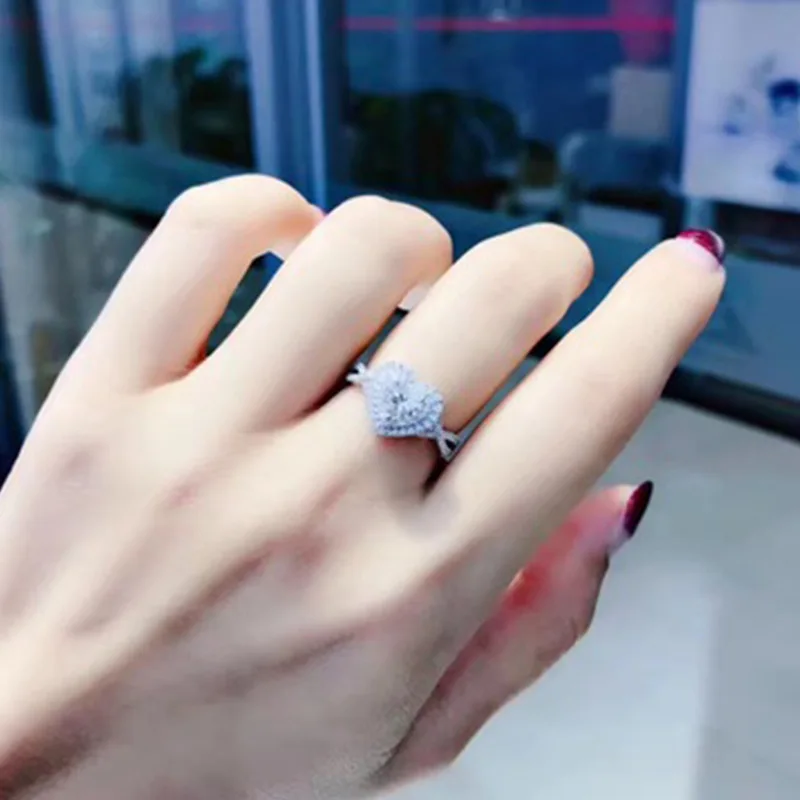 Elegant and Romantic Love Ring European and American Fashion Quality Jewelry New High-quality Bride Wedding Accessories
Elegant and Romantic Love Ring European and American Fashion Quality Jewelry New High-quality Bride Wedding Accessories