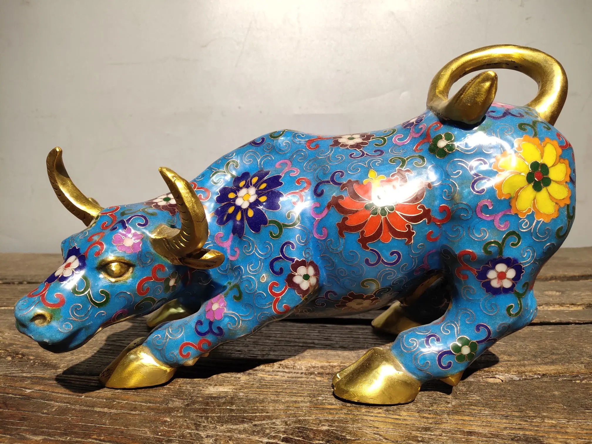 12" Tibetan Temple Collection Old Bronze Cloisonne Enamel stock market Prosperous Bull sky high ornament Town house Exorcism
12" Tibetan Temple Collection Old Bronze Cloisonne Enamel stock market Prosperous Bull sky high ornament Town house Exorcism