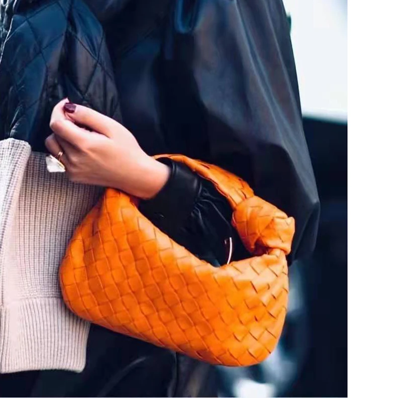 Ladies genuine leather handbags finely selected Sheepskin woven dating bags with Sheepskin lining semi circular Croissant bags
Ladies genuine leather handbags finely selected Sheepskin woven dating bags with Sheepskin lining semi circular Croissant bags