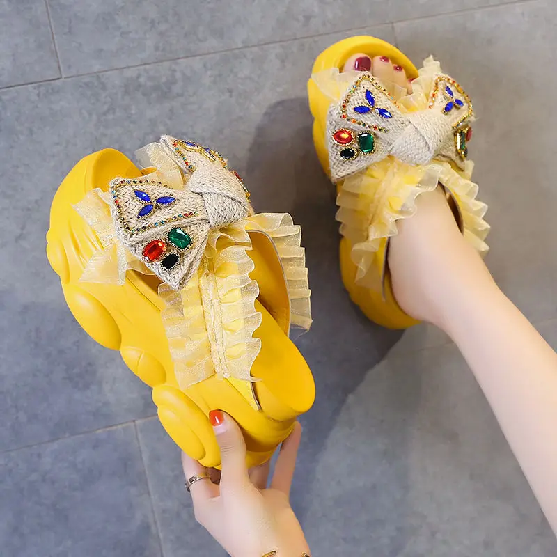 2022 New Fashion Lace Thick Bottom Slippers Women's Summer Heightening Sandals and Slippers Zapatillas De Mujer Women Slides
2022 New Fashion Lace Thick Bottom Slippers Women's Summer Heightening Sandals and Slippers Zapatillas De Mujer Women Slides