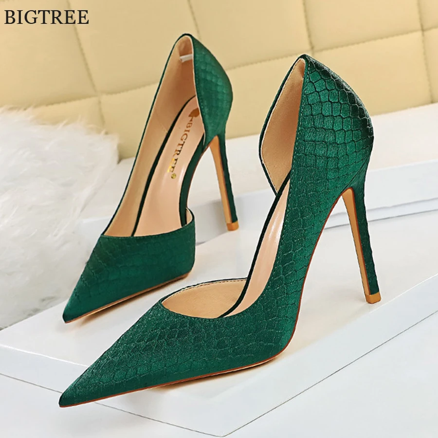 Autumn Snake Print Soft Silk Women Pumps Black Green High Heels Ladies Work Shoes Sexy Side Hollow Pointed Toe Party Shoes Woman
Autumn Snake Print Soft Silk Women Pumps Black Green High Heels Ladies Work Shoes Sexy Side Hollow Pointed Toe Party Shoes Woman