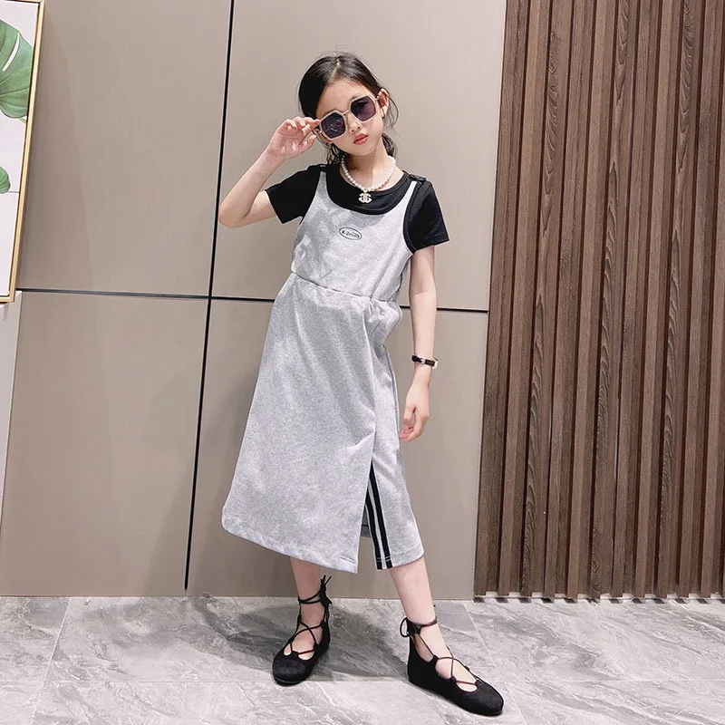 2022 summer new girls vest dress gray round neck short sleeve slit dress
2022 summer new girls vest dress gray round neck short sleeve slit dress