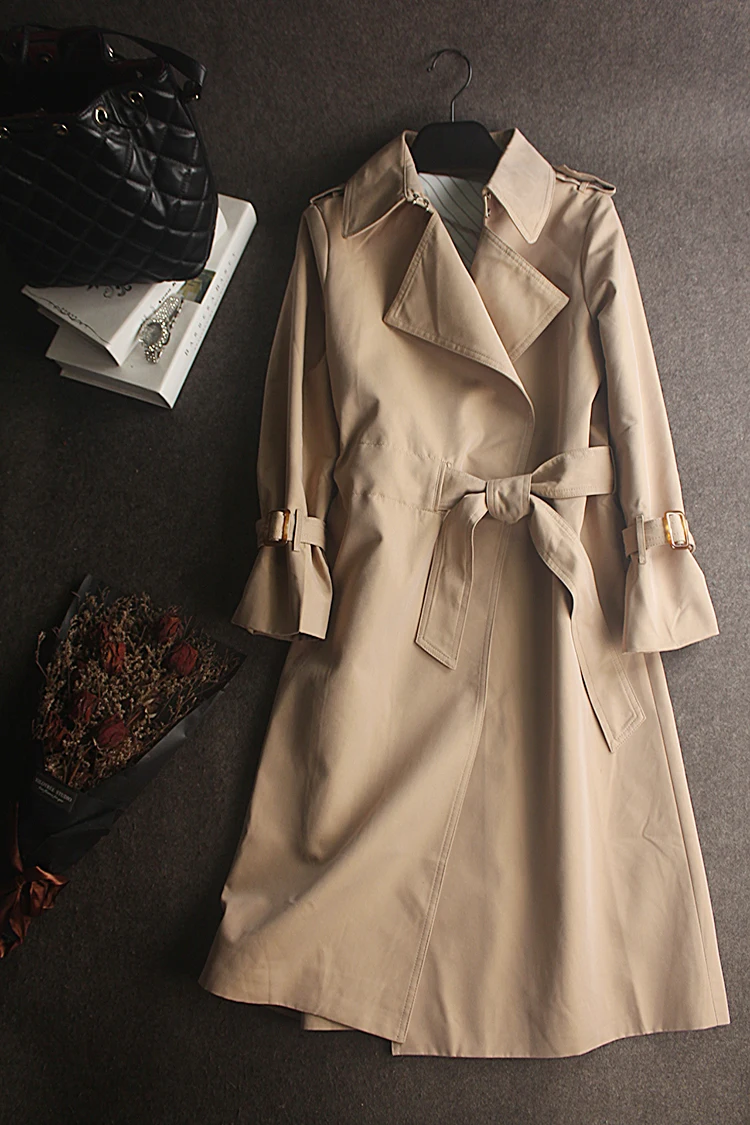 New 6908 without a belt buckle in the British wind long double breasted trench coat
New 6908 without a belt buckle in the British wind long double breasted trench coat