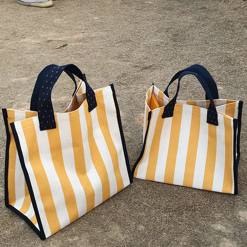 2022 Summer Large Capacity Canvas Striped Portable Fashion Casual Shopping Bag Holiday Party Picnic creative Handbag Women 
2022 Summer Large Capacity Canvas Striped Portable Fashion Casual Shopping Bag Holiday Party Picnic creative Handbag Women
