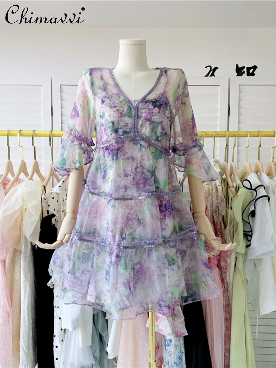 2022 Summer New Ladies European Elegant Sexy V-neck Flared Sleeves Floral Dress Women's Fashion Fairy Princess Above Knee Dress
2022 Summer New Ladies European Elegant Sexy V-neck Flared Sleeves Floral Dress Women's Fashion Fairy Princess Above Knee Dress