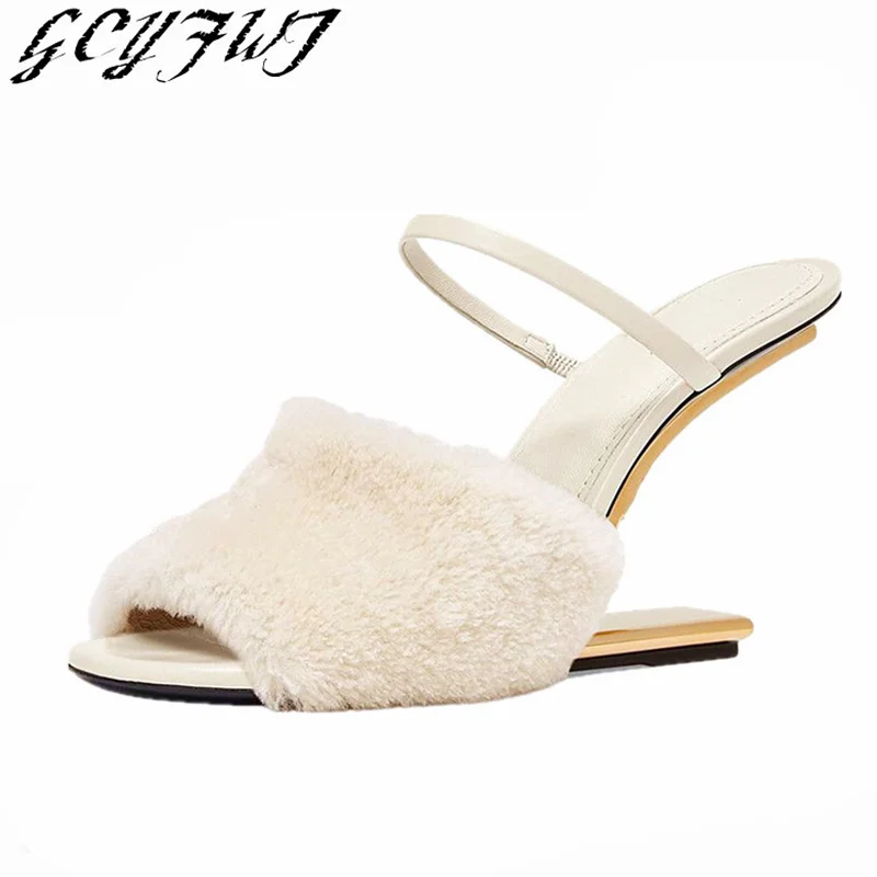 2022 New Strange Heels Style Fur Women Sandals Genuine Leather High Heel Female Shoes Wedges Sexy Ladies Slipper Big Size 34-44
2022 New Strange Heels Style Fur Women Sandals Genuine Leather High Heel Female Shoes Wedges Sexy Ladies Slipper Big Size 34-44