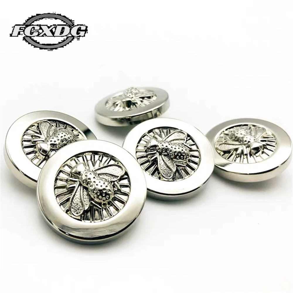10pcs 15/20mm Hot-selling Metal Buttons for Clothing Designers Fashion Women's Shirt Decoration Buttons Gold Silver Bee Buttons
10pcs 15/20mm Hot-selling Metal Buttons for Clothing Designers Fashion Women's Shirt Decoration Buttons Gold Silver Bee Buttons
