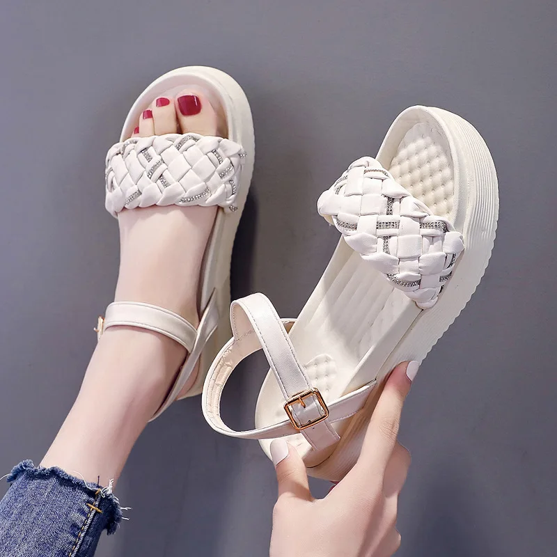 2022 Summer Buckle Strap Female Sandal Sale Of Women's Shoes Clogs With Heel Girls New Flat Low Comfort Beach Fashion Beige
2022 Summer Buckle Strap Female Sandal Sale Of Women's Shoes Clogs With Heel Girls New Flat Low Comfort Beach Fashion Beige
