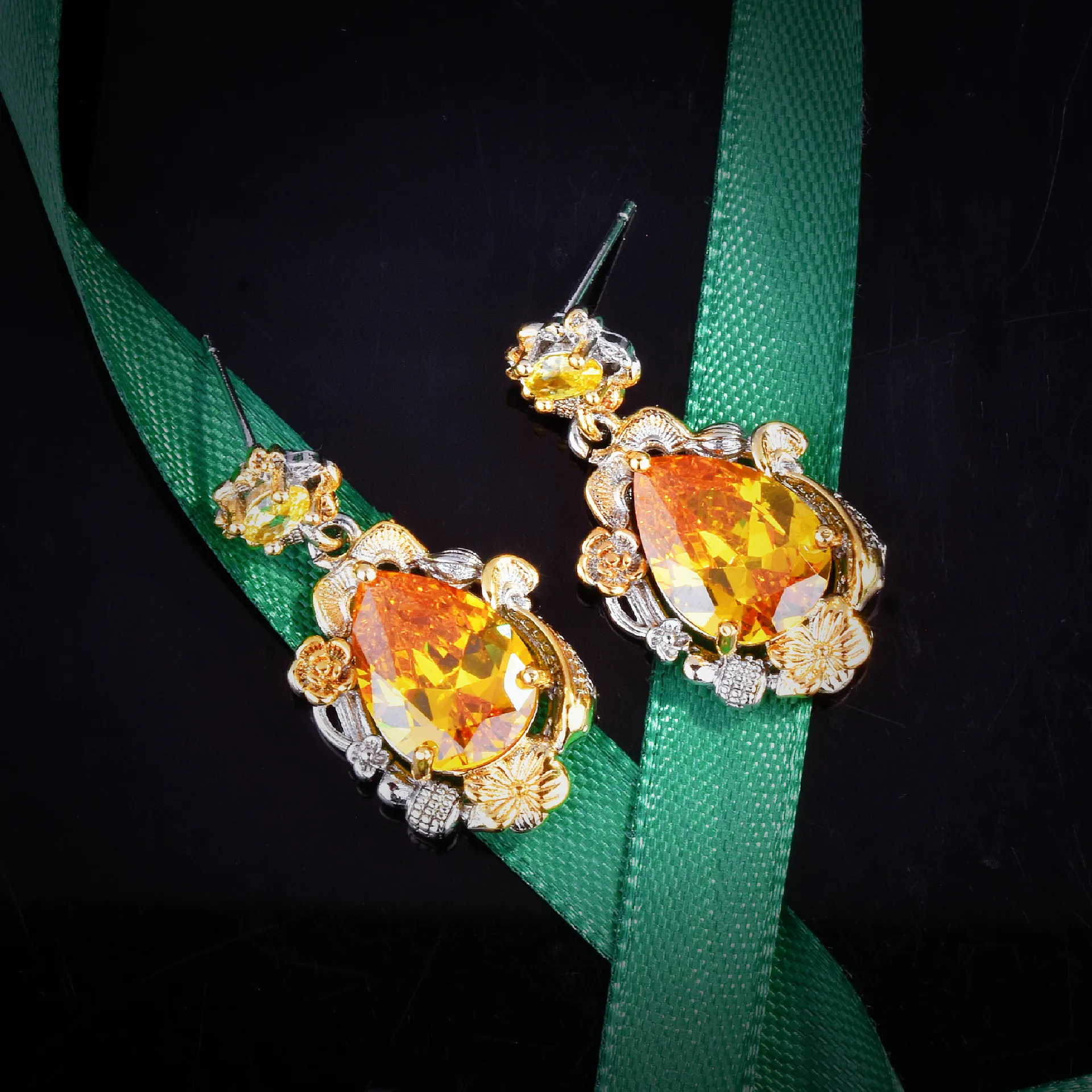 Vintage Banquet Earrings Wedding Engagement Party Fashion Accessories Unique Yellow Diamond Dangle Earring Women Jewelry
Vintage Banquet Earrings Wedding Engagement Party Fashion Accessories Unique Yellow Diamond Dangle Earring Women Jewelry