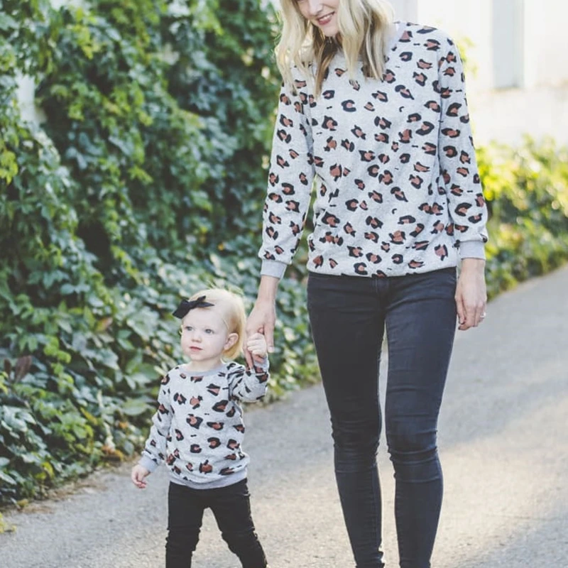 Family Matching Outfits Mother Daughter Hoodies Tops Sweatshirt 2022 Leopard Casual Loose Long Sleeve Tee Mommy And Me Clothes 
Family Matching Outfits Mother Daughter Hoodies Tops Sweatshirt 2022 Leopard Casual Loose Long Sleeve Tee Mommy And Me Clothes