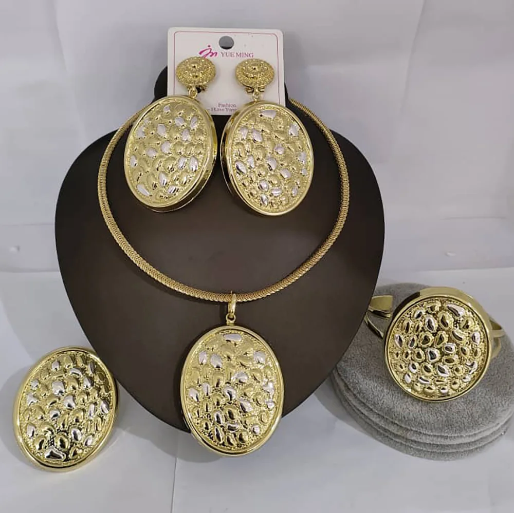 4Pcs Set Jewelry Set for Women Golden Color Design Necklace Bridal Weddings Jewelry Large Earrings and Bangle Luxury Dubai Set
4Pcs Set Jewelry Set for Women Golden Color Design Necklace Bridal Weddings Jewelry Large Earrings and Bangle Luxury Dubai Set