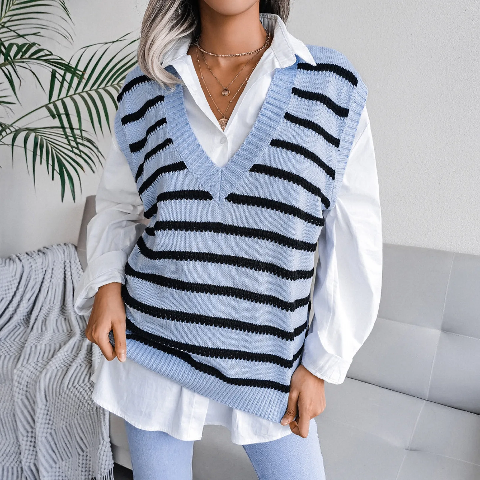 Women'S Autumn And Winter Fasion V-neck Knitted Sweater Vest Striped Chunky Sweater Coat Oversized Sweater Coats for Women
Women'S Autumn And Winter Fasion V-neck Knitted Sweater Vest Striped Chunky Sweater Coat Oversized Sweater Coats for Women