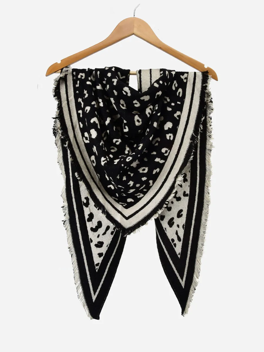 Winter new in warm and cold young women's scarf neck warm scarf triangle leopard print solid color
Winter new in warm and cold young women's scarf neck warm scarf triangle leopard print solid color