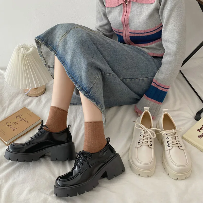 Маленькие белые кожаные туфли, женские туфли в стиле минималистичного дизайна, весна 2022 г., новый стиль с юбкой и японской Лолиты
Маленькие белые кожаные туфли, женские туфли в стиле минималистичного дизайна, весна 2022 г., новый стиль с юбкой и японской Лолиты