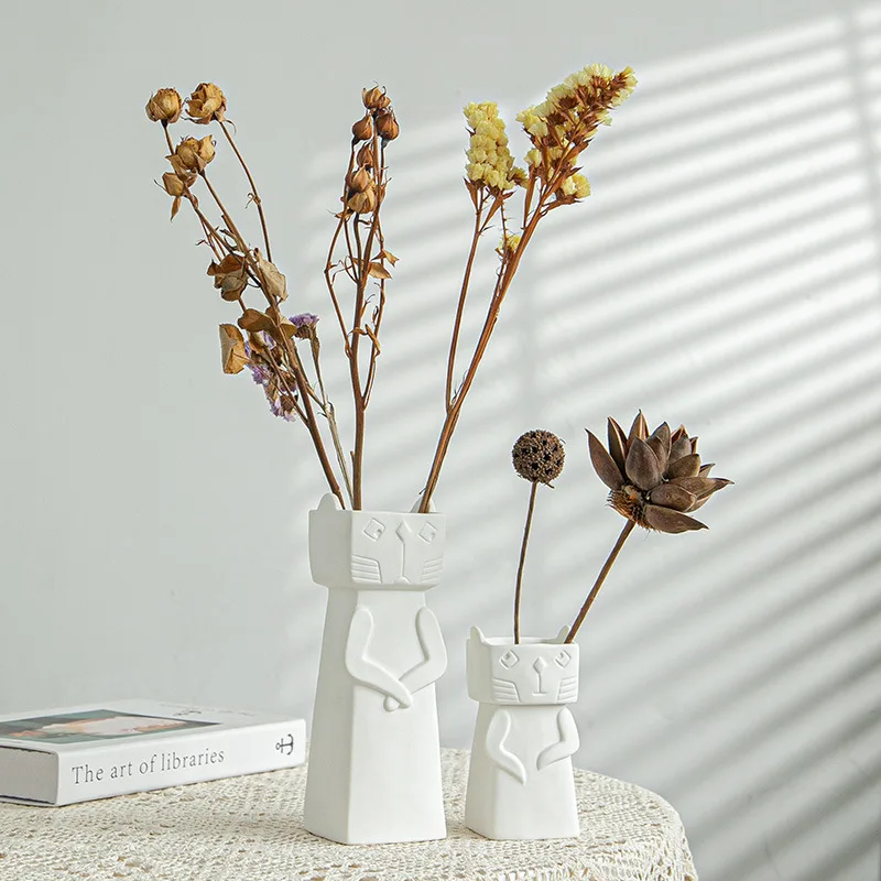 Simplicity Ceramic Vase Ornaments European Style Lovely Naughty Cat Cartoon White Flower Home Desktop Living Room Decoration
Simplicity Ceramic Vase Ornaments European Style Lovely Naughty Cat Cartoon White Flower Home Desktop Living Room Decoration