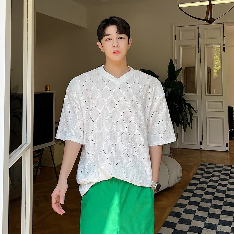 Мужская Тонкая футболка с вырезами, повседневная Однотонная футболка с коротким рукавом и V-образным вырезом, корейская мода, лето 2022 
Мужская Тонкая футболка с вырезами, повседневная Однотонная футболка с коротким рукавом и V-образным вырезом, корейская мода, лето 2022