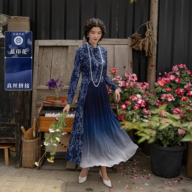 A Life On The Left Women Blue Calico Dress Long Sleeve Qipao Standing Collar A-shaped Traditional Bamboo Plum Printing Skirt
A Life On The Left Women Blue Calico Dress Long Sleeve Qipao Standing Collar A-shaped Traditional Bamboo Plum Printing Skirt