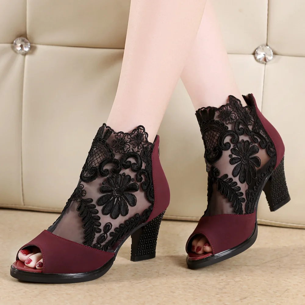 Ladies Summer Boots 2022 Fashion Women's Peep Toe Lace Embroidery High-Heeled Sandals Square Heel Back Zipper Black Shoes Hot
Ladies Summer Boots 2022 Fashion Women's Peep Toe Lace Embroidery High-Heeled Sandals Square Heel Back Zipper Black Shoes Hot